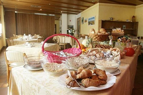 Crimea Wine Hotel Chiavenna Extérieur photo