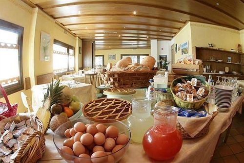 Crimea Wine Hotel Chiavenna Extérieur photo