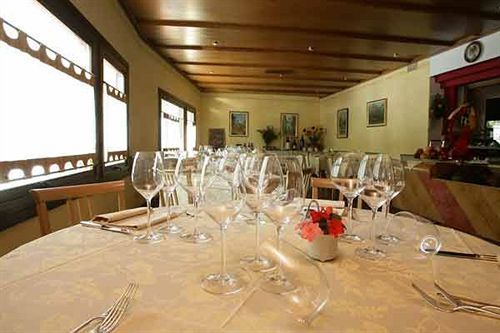 Crimea Wine Hotel Chiavenna Extérieur photo