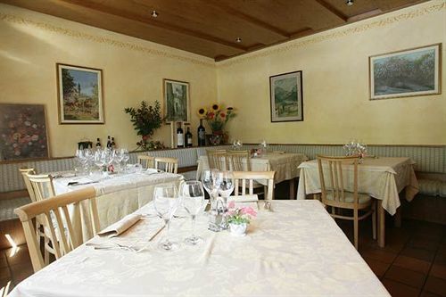 Crimea Wine Hotel Chiavenna Extérieur photo