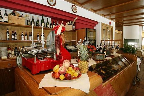 Crimea Wine Hotel Chiavenna Extérieur photo