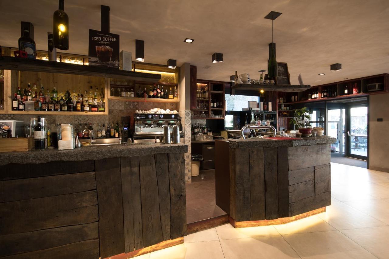 Crimea Wine Hotel Chiavenna Extérieur photo